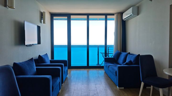 3 bedroom apartment with direct sea view for sale — Photo 2
